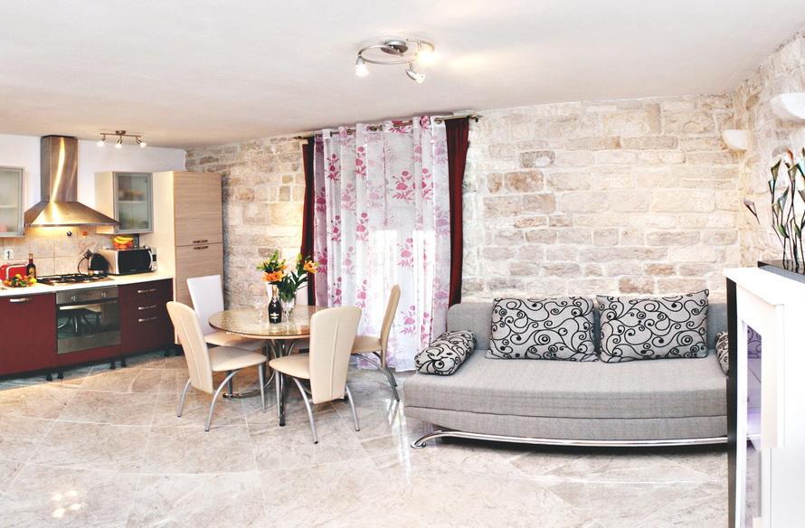 Apartment Romic โอมิช ภายนอก รูปภาพ